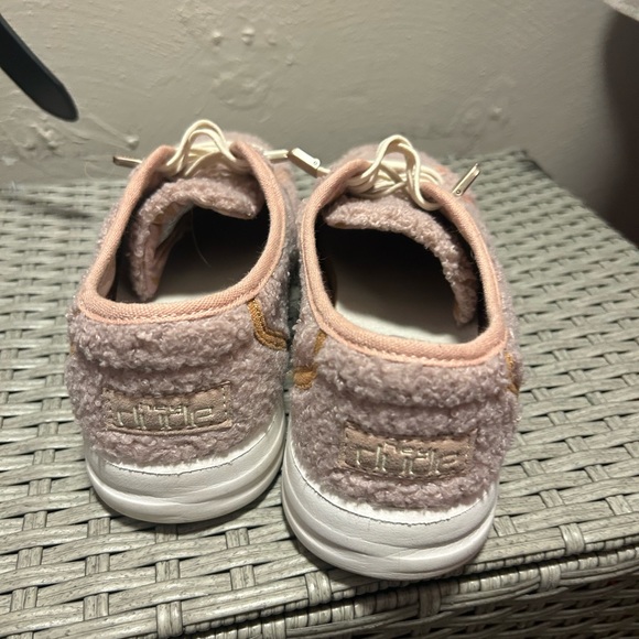 Pink furry hey dudes - Picture 2 of 4